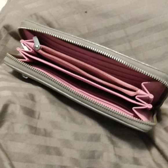 Light Grey Fossil Zipper Wallet - Picture 2 of 2